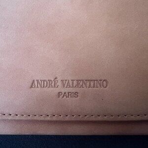 Andre' Valentino Paris Soft Blush Suede Wallet Brushed Gold Kiss lock EUC